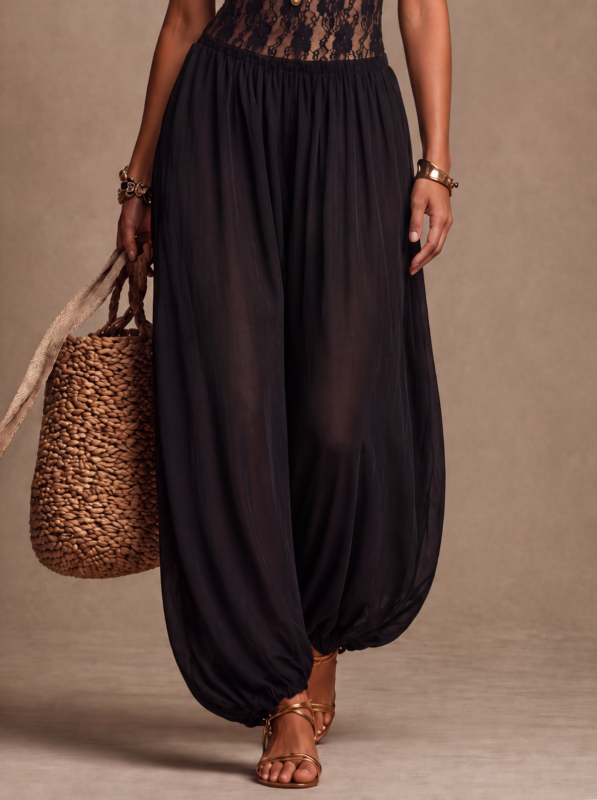 Gaia | Tuta fluida in pizzo con scollo all'americana