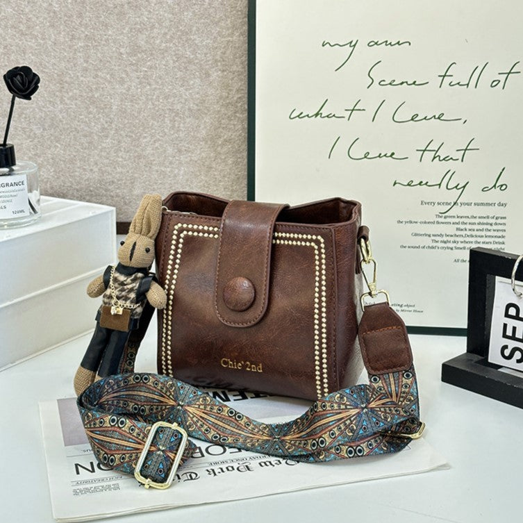 Nunzia | Borsa a secchiello vintage con charm a coniglietto, a spalla e a tracolla