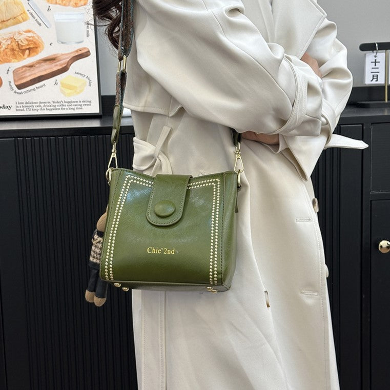 Nunzia | Borsa a secchiello vintage con charm a coniglietto, a spalla e a tracolla