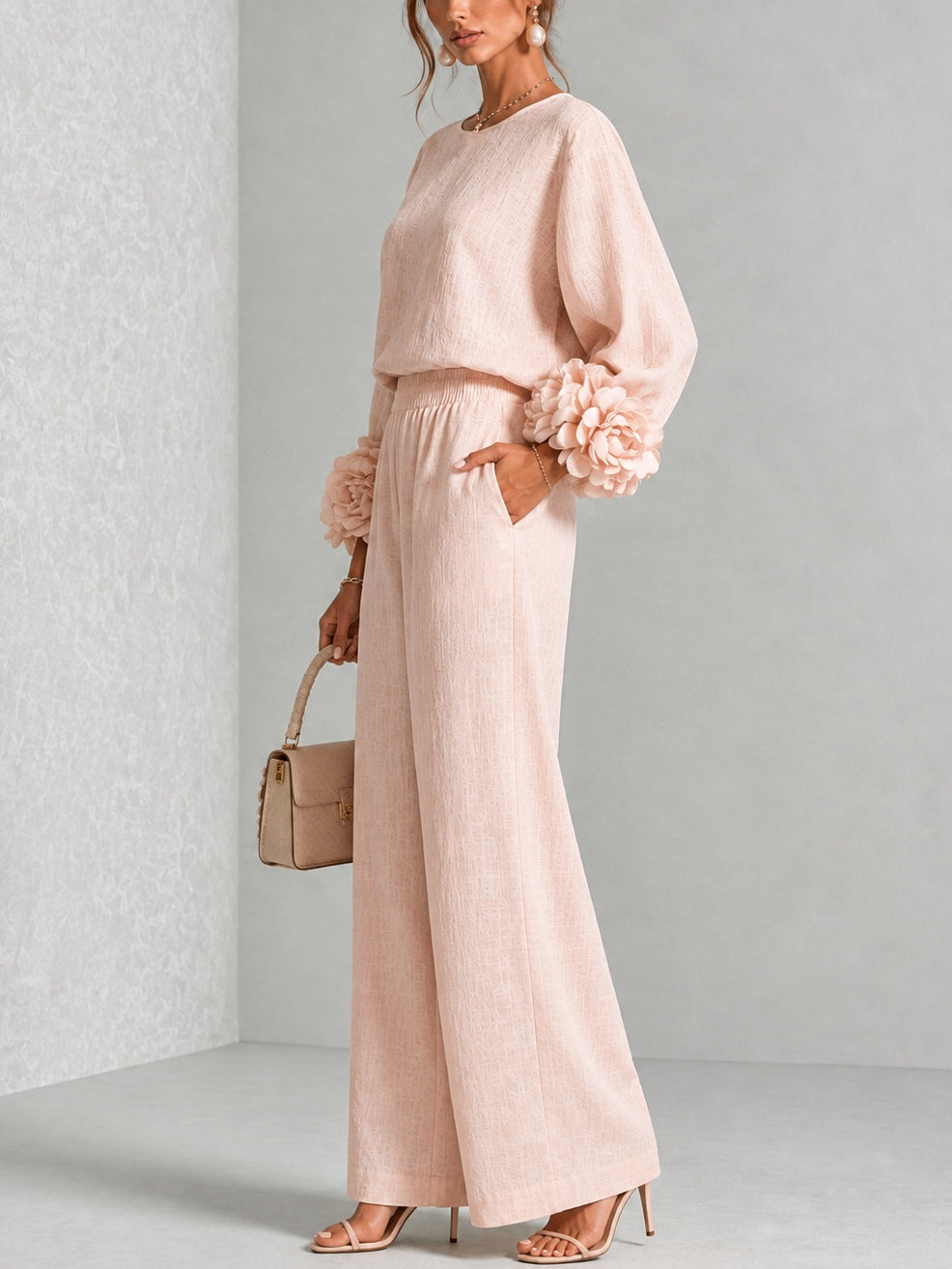 Alice | Completo di due pezzi con polsini floreali