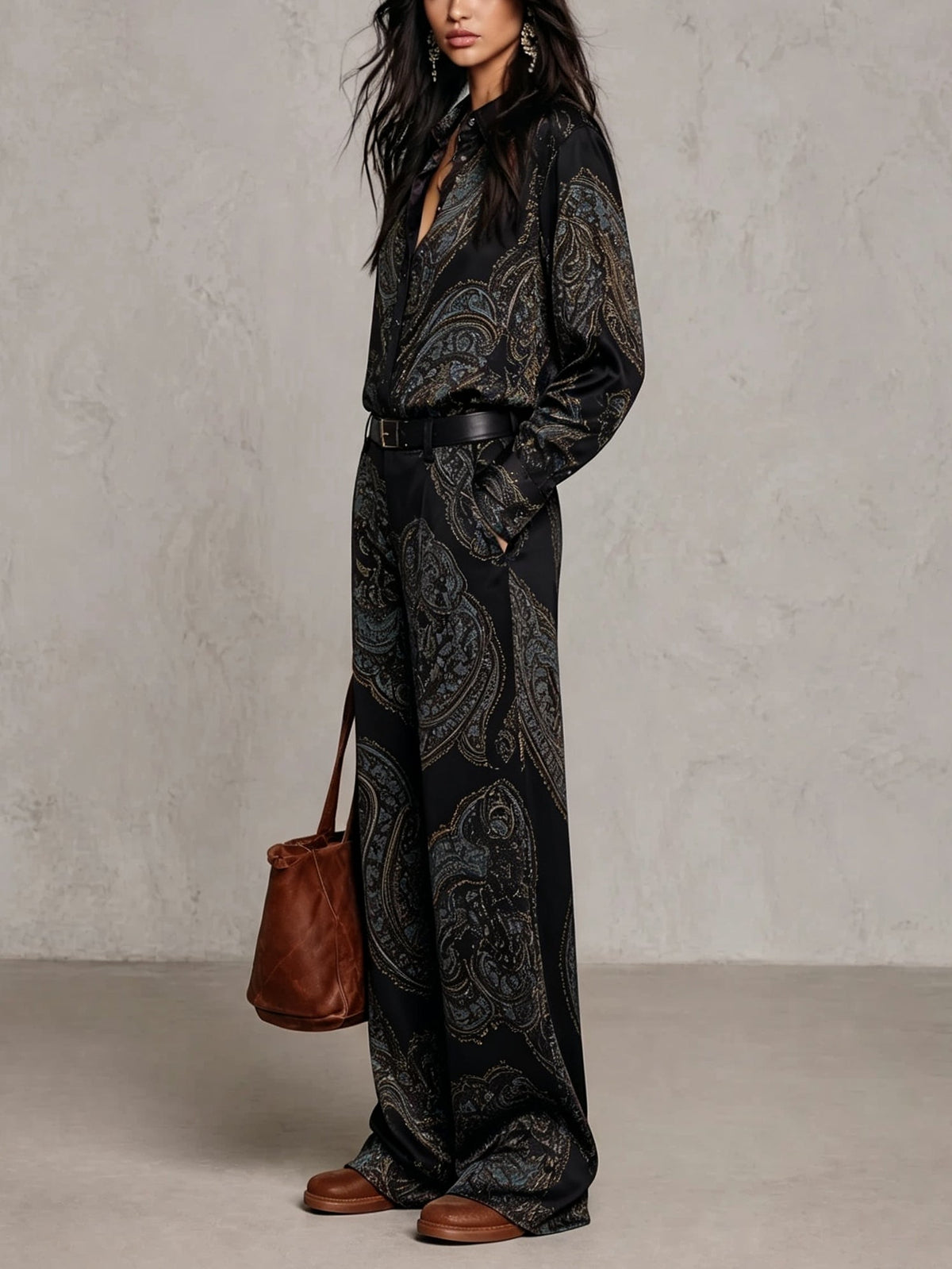 Cloe | Completo con camicia satinata stampata e pantaloni ampi
