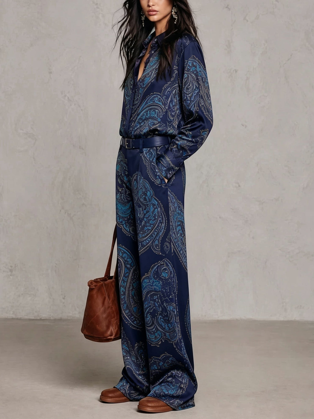 Cloe | Completo con camicia satinata stampata e pantaloni ampi