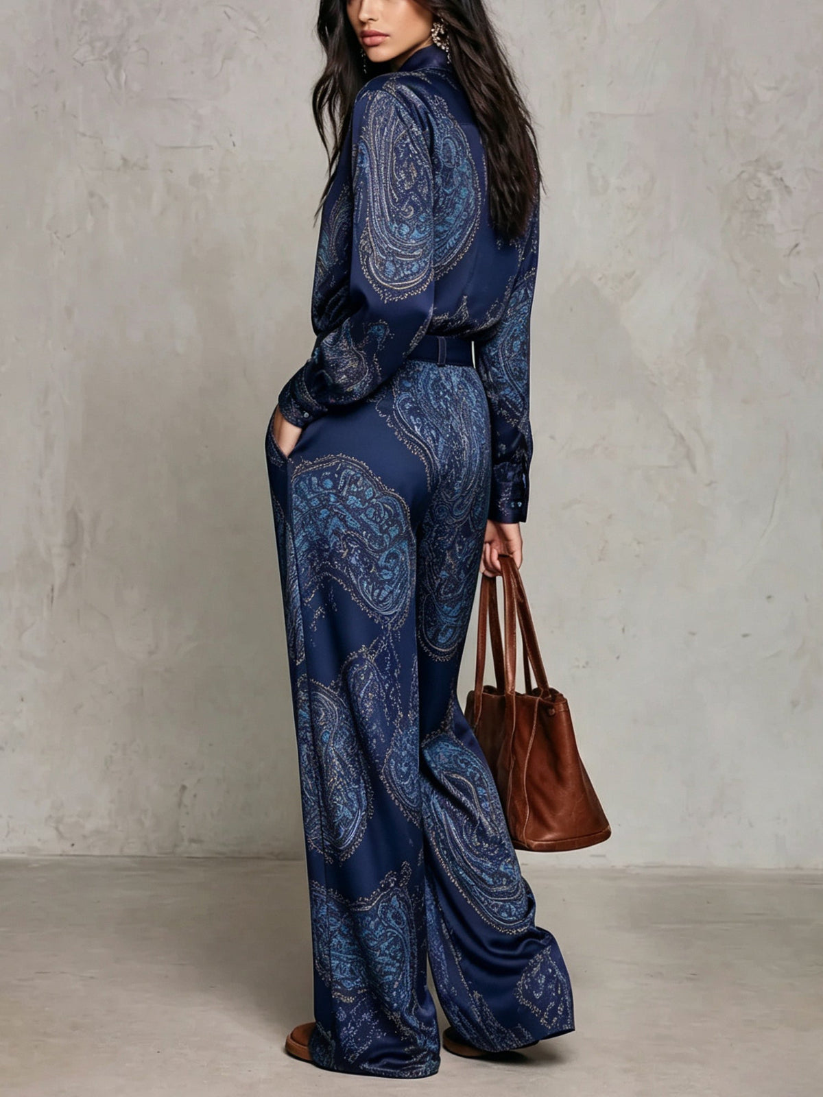 Cloe | Completo con camicia satinata stampata e pantaloni ampi