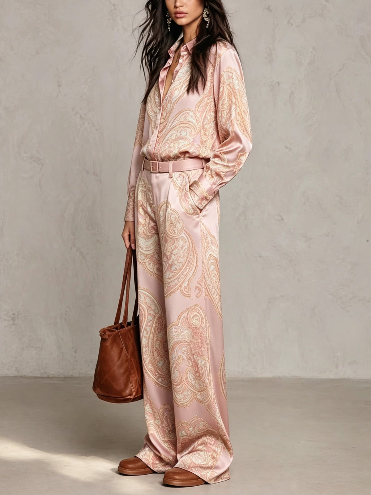 Cloe | Completo con camicia satinata stampata e pantaloni ampi